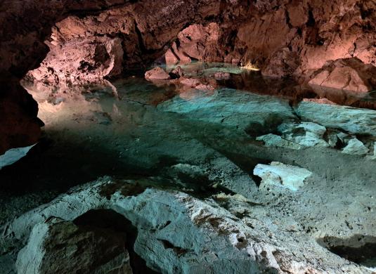 Bozkovské dolomitové jeskyně - jezero