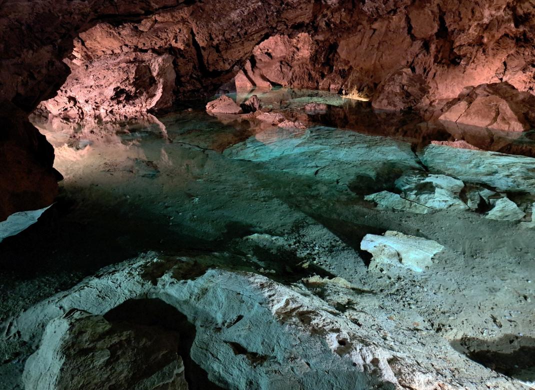 Bozkovské dolomitové jeskyně - jezero
